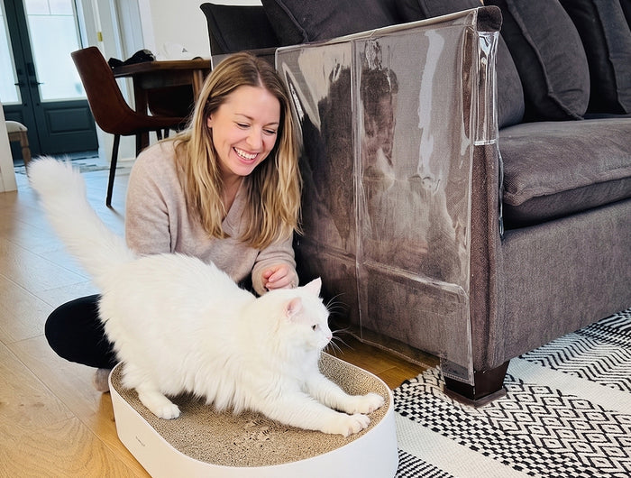 <h3>"I never thought training my cat could be this easy. Sleek Guards had her going straight to her scratcher and she never looked back at the couch." </h3><h6>Sarah M.</h6>